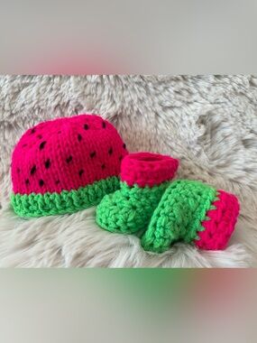 NEW! Baby 3-6 months Watermelon Knit Toque with Crochet Baby Booties Set